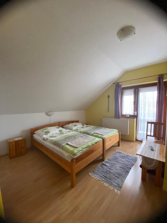 Postel nebo postele na pokoji v ubytování Gaál Vendégház