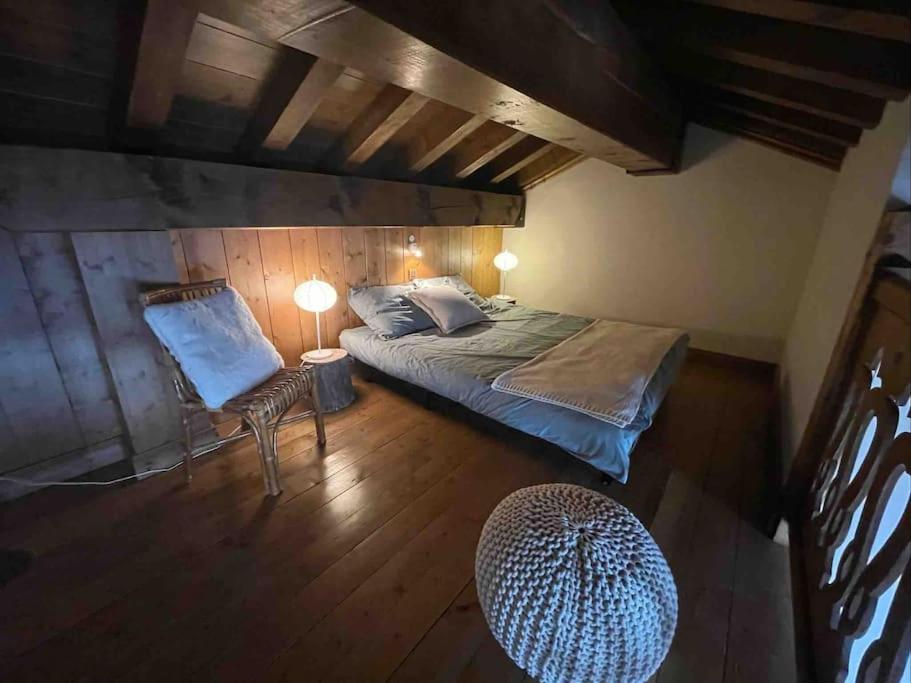 Łóżko lub łóżka w pokoju w obiekcie Courchevel 1650 appartement cosy 6 personnes