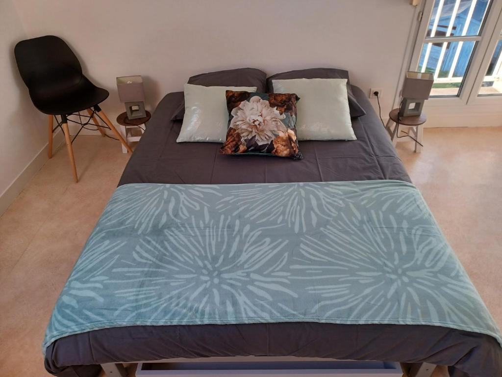 Postel nebo postele na pokoji v ubytování Joli Appartement avec vue sur la Baie