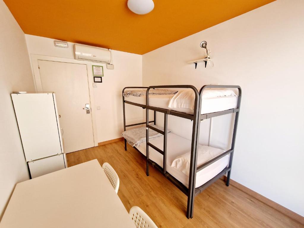 Postel nebo postele na pokoji v ubytování Arc House Barcelona