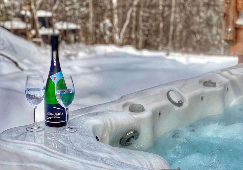 Luxurious Villa Tremblant 4 Bdrs W Hot Tub B5で提供されているドリンク