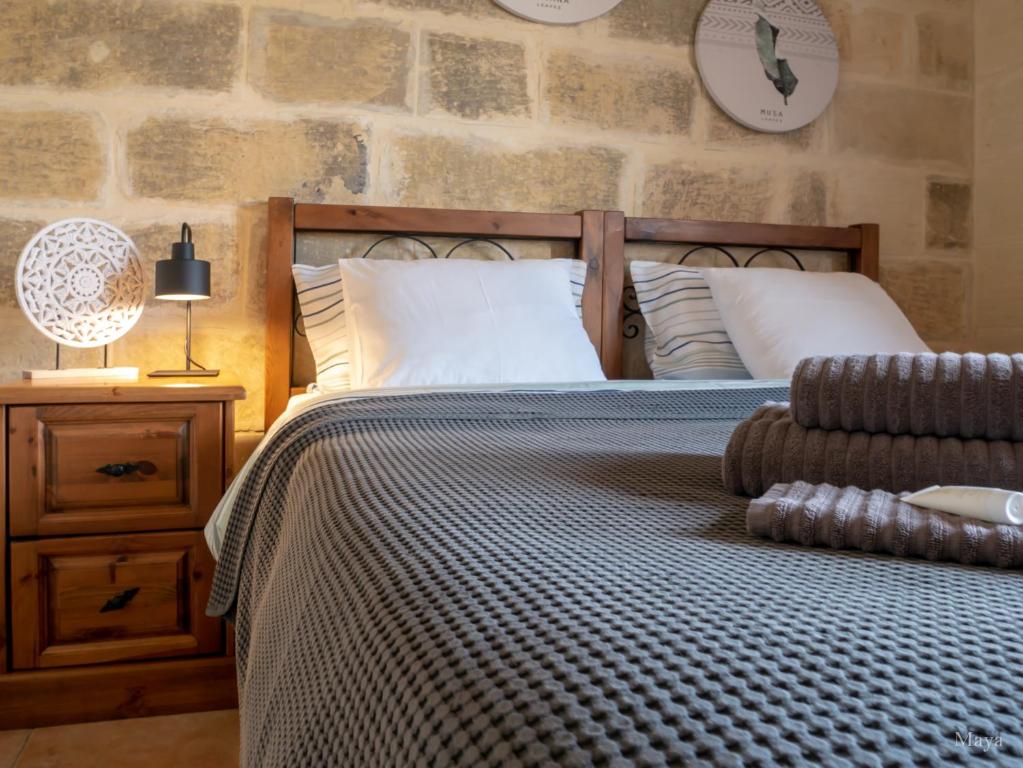 Sunny Villa - Double Room With Private Bathroom