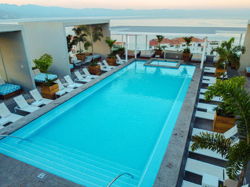 Bazén v ubytování Hotel Mio Vallarta Unique & Different- Adults Only nebo v jeho okolí