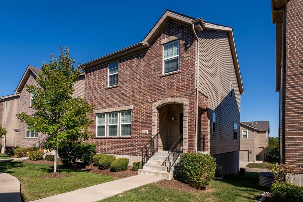 Vacation Home Quiet Suburban Paradise, Grantwood Village, USA