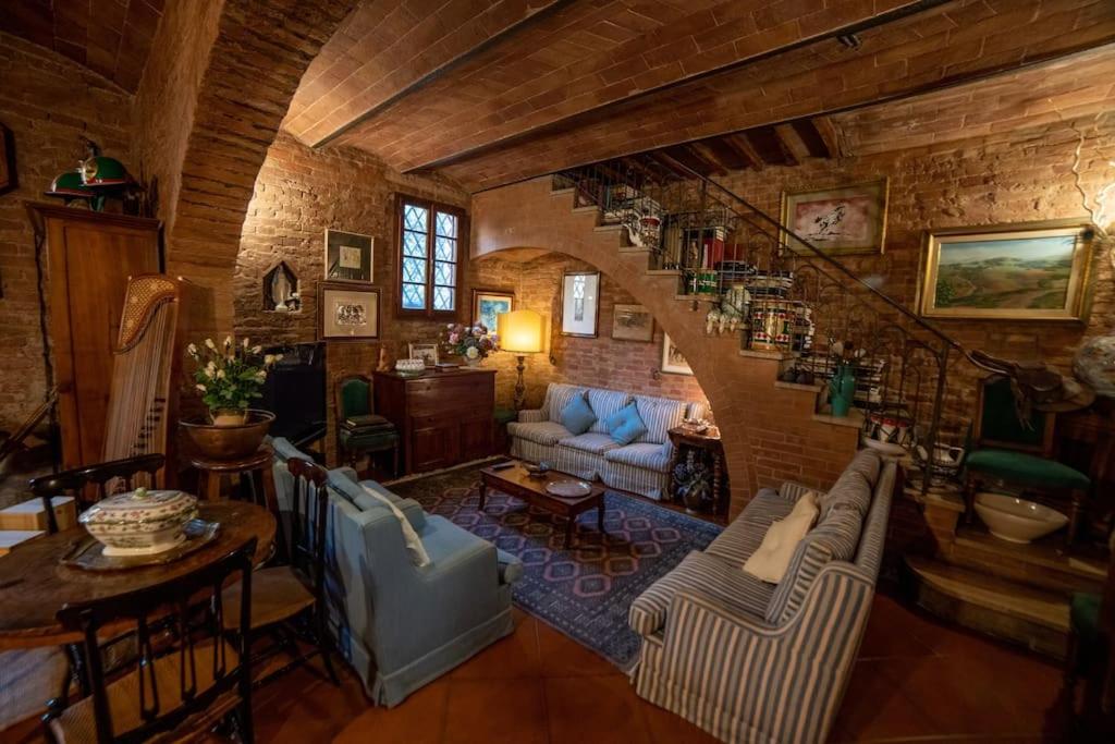 A seating area at Casa Lazzaro al centro di Siena