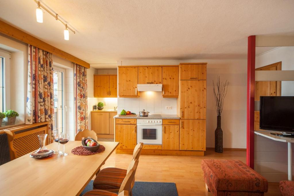 Kuchyň nebo kuchyňský kout v ubytování Ferienanlage Hechenbergerhof