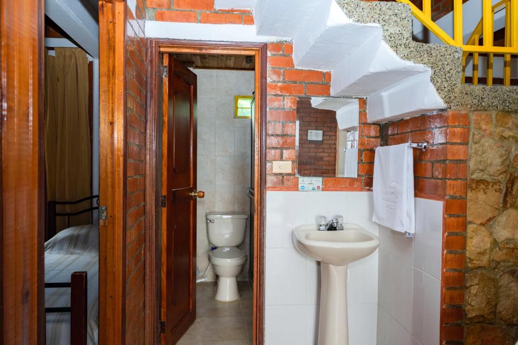 Un baño de Ecovilla Cali