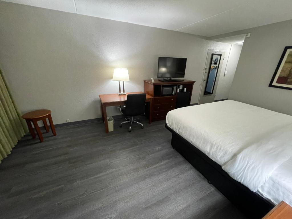 Pine Lake Resort and Banquets - Eenpersoonskamer Met Een Eigen Badkamer
