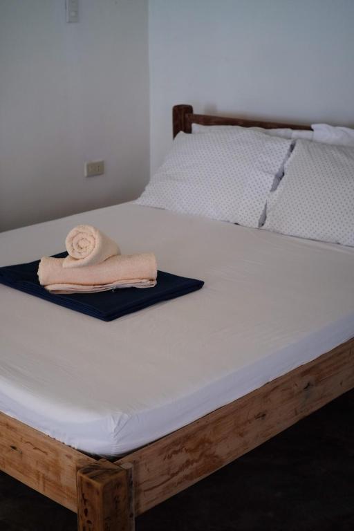 Postel nebo postele na pokoji v ubytování YAMA APARTMENTS - Private Beachfront