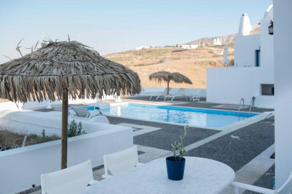 Santorini Traditional Suites - 14