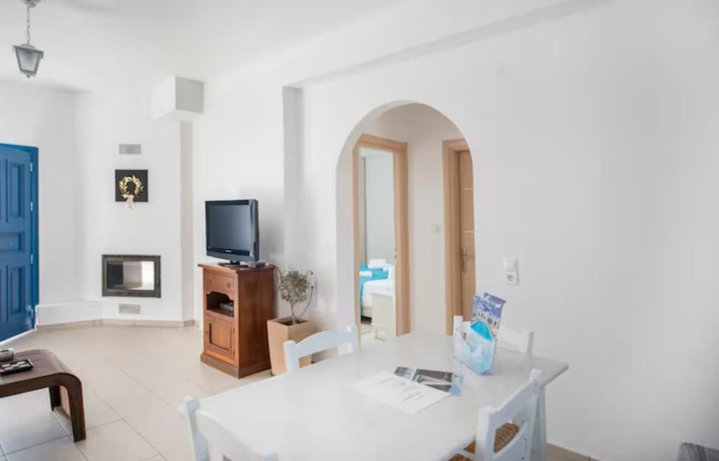 Santorini Traditional Suites - 16