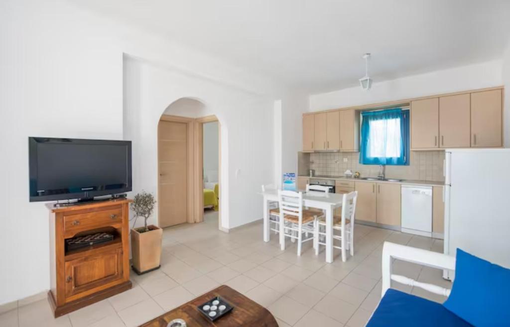 Santorini Traditional Suites - 18