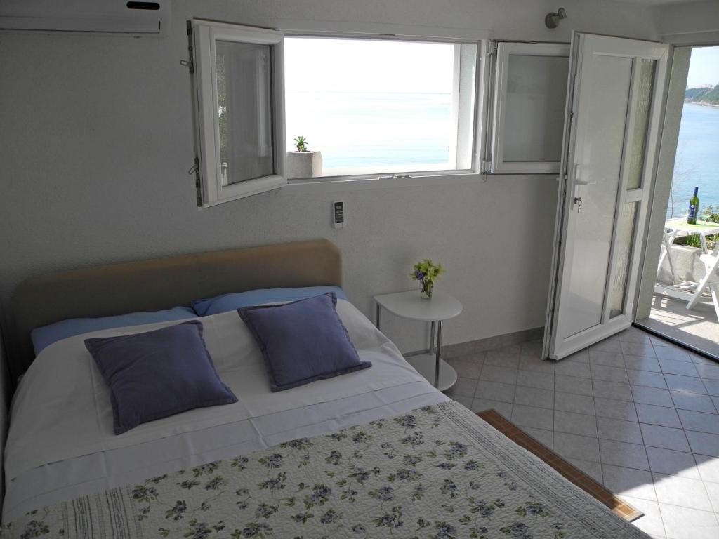 Postel nebo postele na pokoji v ubytování Apartments & Room Paula