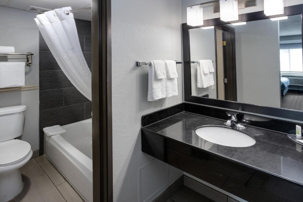 AmericInn by Wyndham Plover Stevens Point - Queen-Zimmer Mit Zwei Queen-Betten