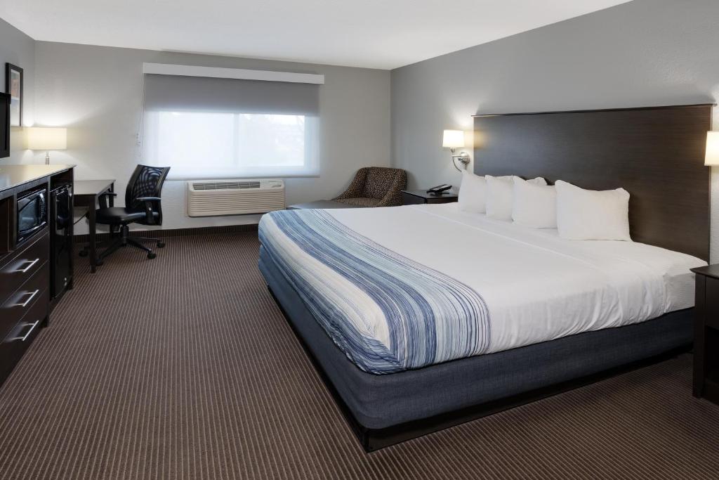 AmericInn by Wyndham Plover Stevens Point - Zimmer Mit Kingsize-Bett – Nichtraucher