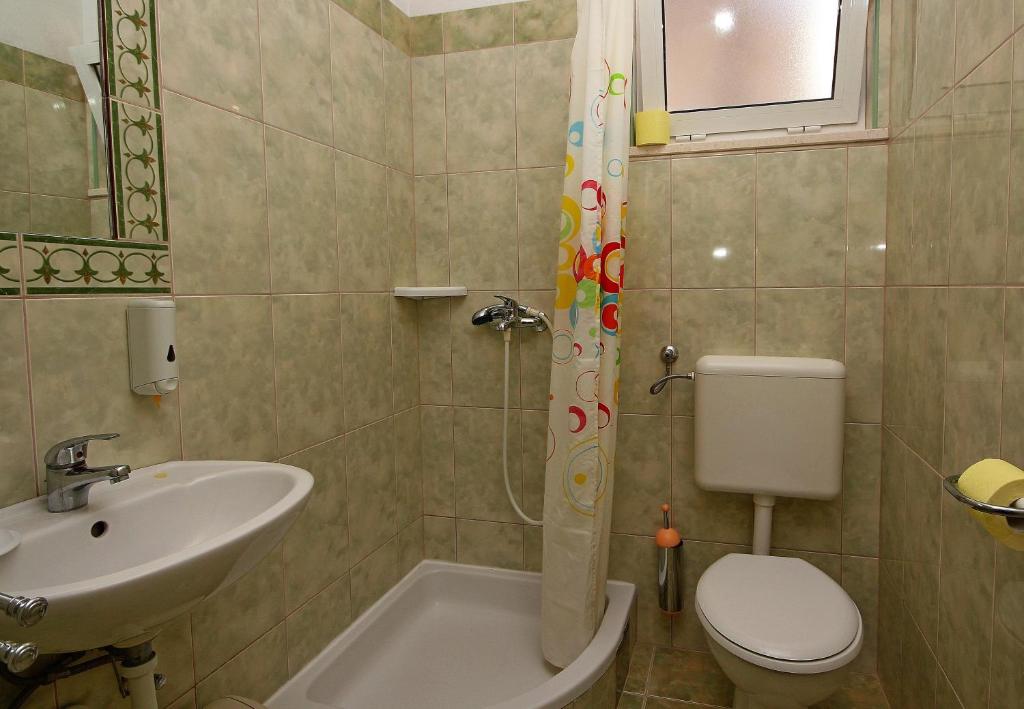 Koupelna v ubytování Apartments Adrion