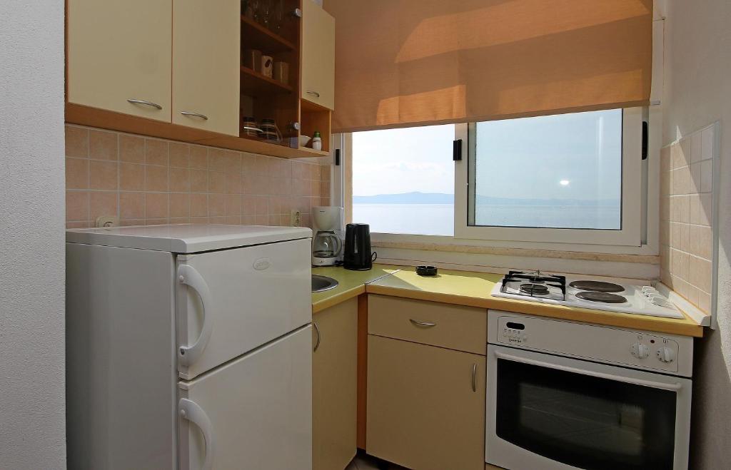 Kuchyň nebo kuchyňský kout v ubytování Apartments Adrion