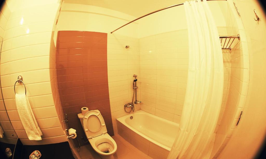 Bilik mandi di Waterfront Resort by KGH Group
