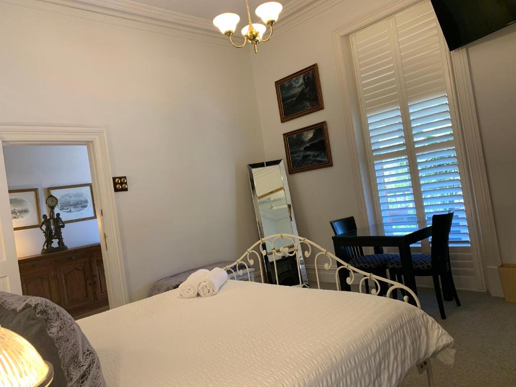 Accommodation in Fremantle - Deluxe King Room