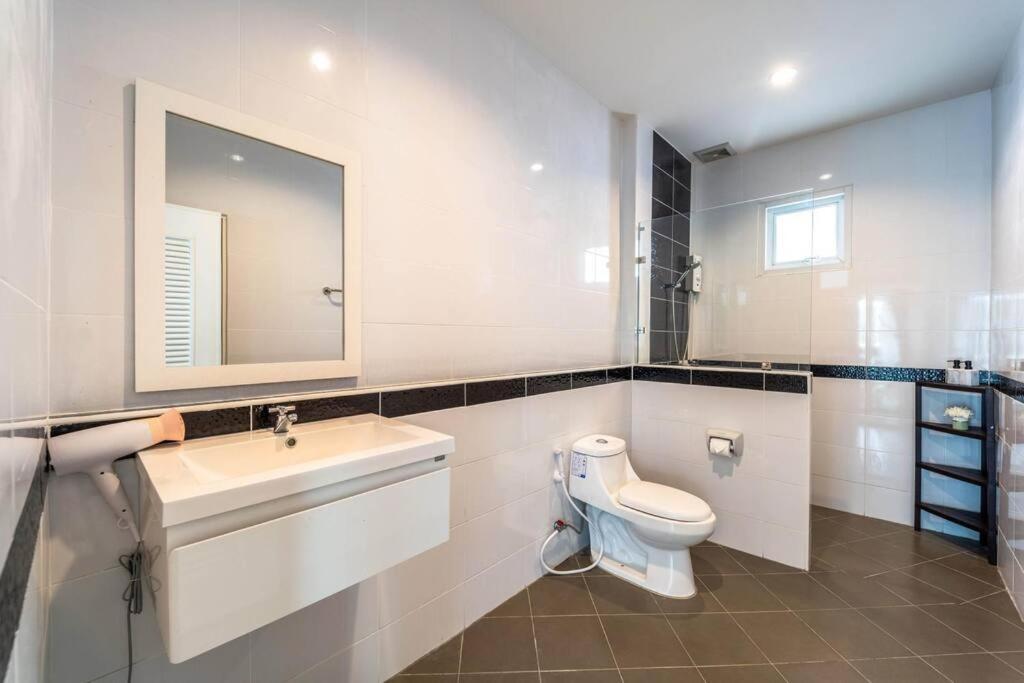 Koupelna v ubytování New 2 Bedroom Pool Villa C882
