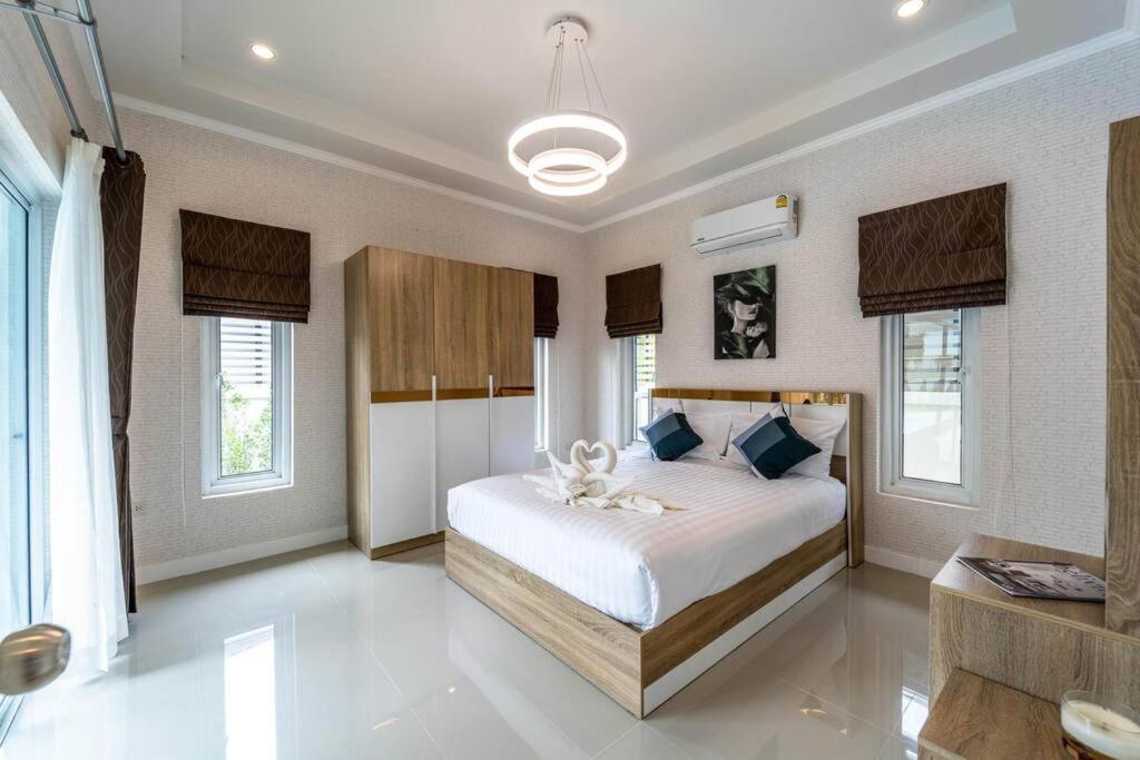 Postel nebo postele na pokoji v ubytování New 2 Bedroom Pool Villa C882