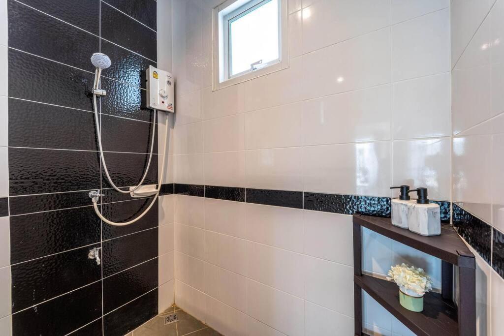 Koupelna v ubytování New 2 Bedroom Pool Villa C882