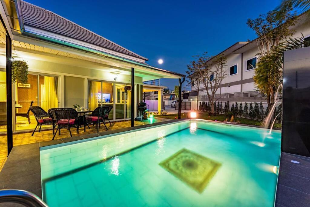 Bazén v ubytování New 2 Bedroom Pool Villa C882 nebo v jeho okolí