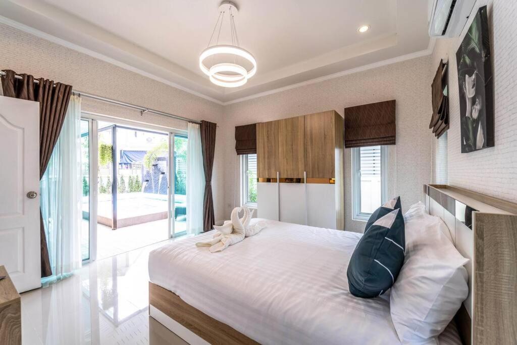 Postel nebo postele na pokoji v ubytování New 2 Bedroom Pool Villa C882