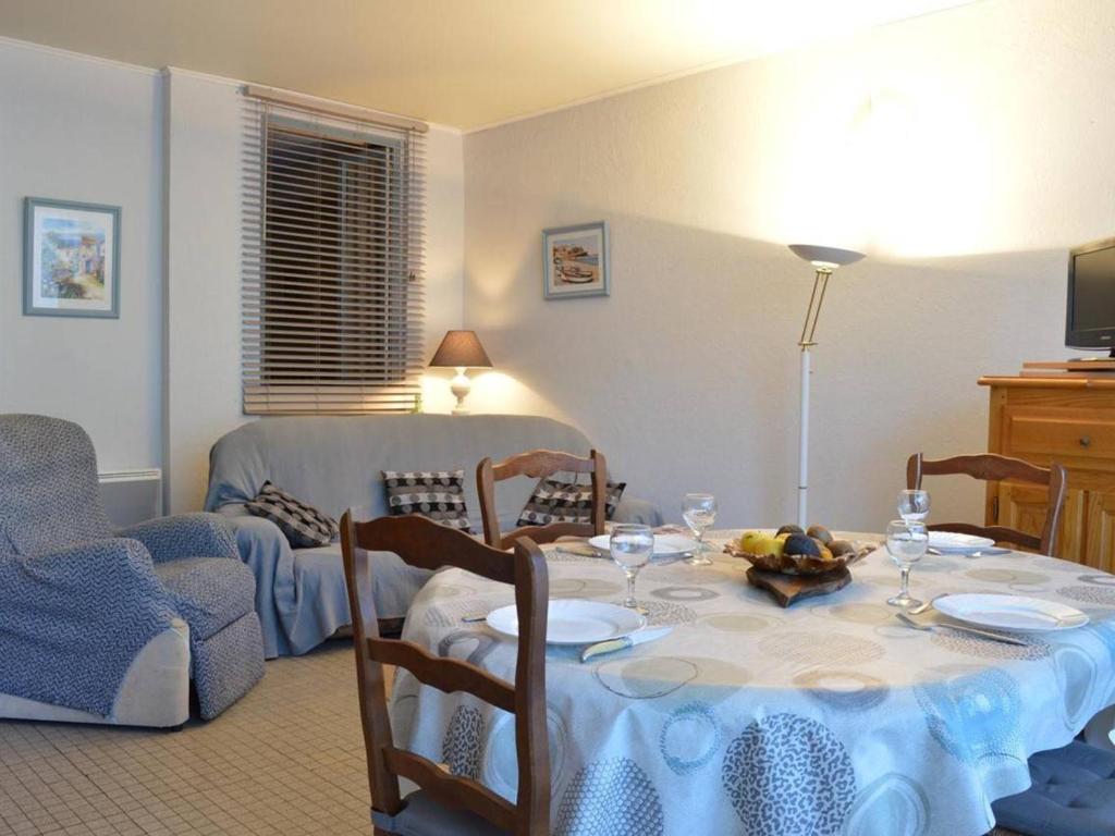 Photo de la galerie de l'établissement Appartement RDC avec Terrasse - 2 Chambres, 6 Couchages, Parking, à 500m du Port - Banyuls-sur-Mer - FR-1-225C-55, à Banyuls-sur-Mer