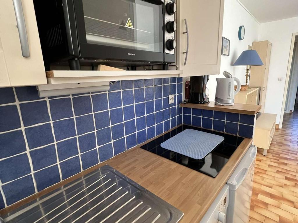 Kuchyňa alebo kuchynka v ubytovaní T2 Cabine avec Parking et Ascenseur à 100m de la Plage - Animaux Acceptés, 34300 Cap d'Agde - FR-1-702-40