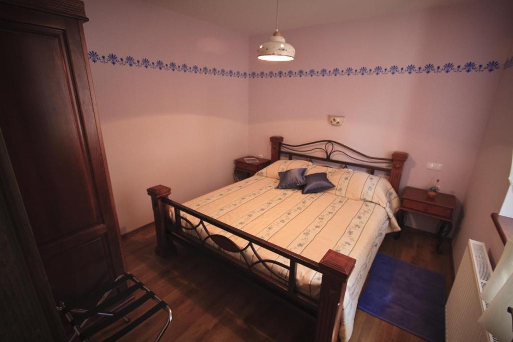 Postel nebo postele na pokoji v ubytování Merkež Guest House