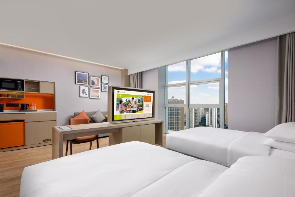 Postel nebo postele na pokoji v ubytování Home2 Suites by Hilton Chongqing Yubei