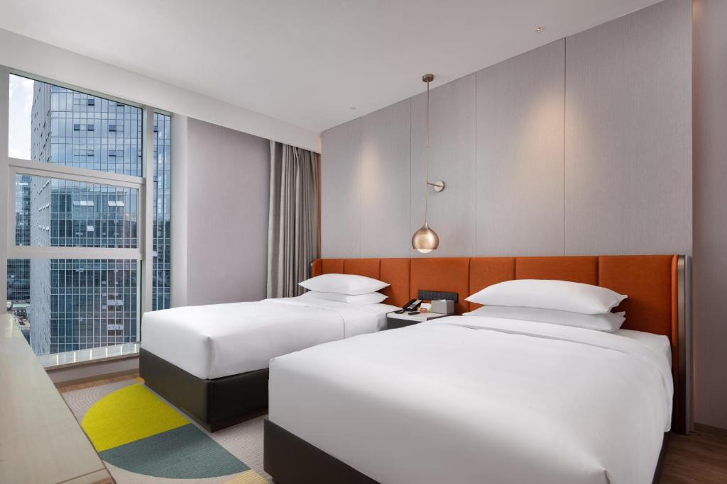 Postel nebo postele na pokoji v ubytování Home2 Suites by Hilton Chongqing Yubei