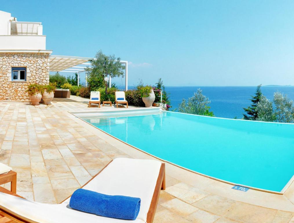 Bazén v ubytovaní Corfu Luxury Villas alebo v jeho blízkosti