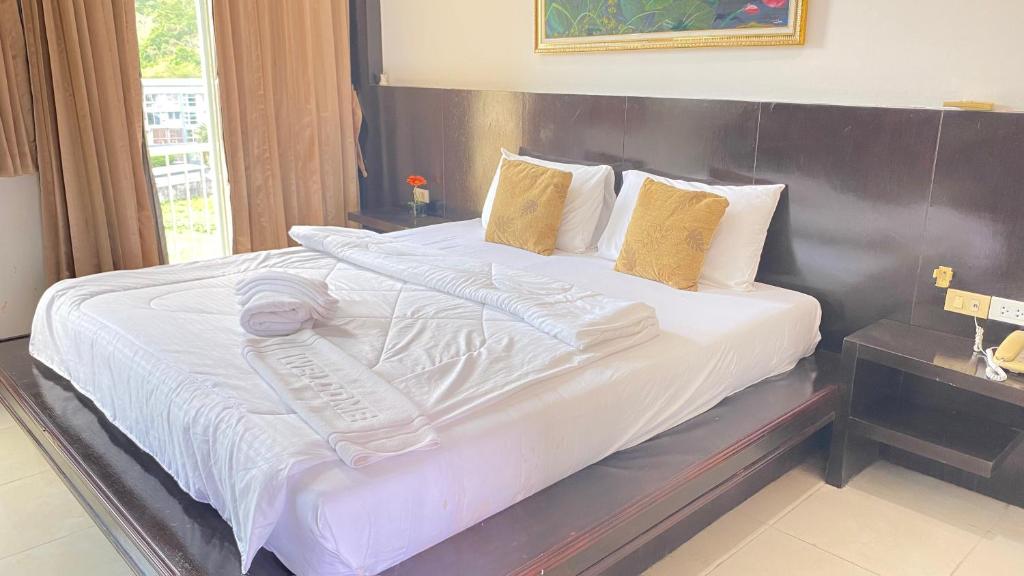 Postel nebo postele na pokoji v ubytování SM Patong Resort