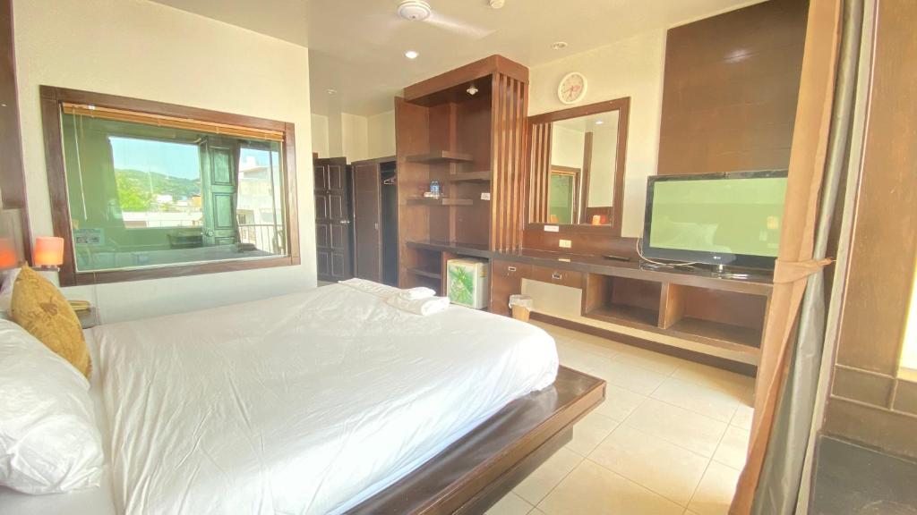 Postel nebo postele na pokoji v ubytování SM Patong Resort