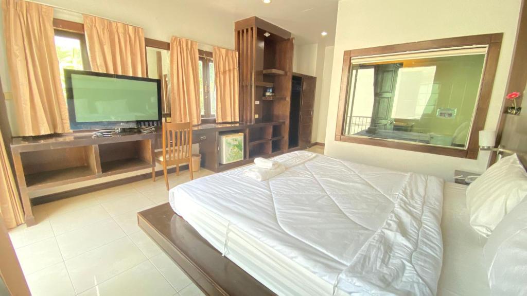 TV a/nebo společenská místnost v ubytování SM Patong Resort