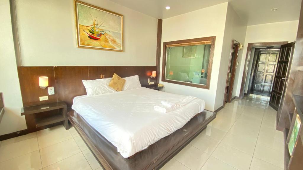 Postel nebo postele na pokoji v ubytování SM Patong Resort
