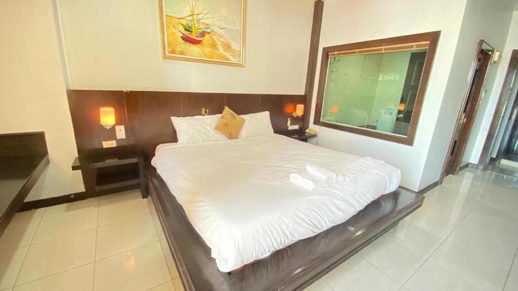 Postel nebo postele na pokoji v ubytování SM Patong Resort
