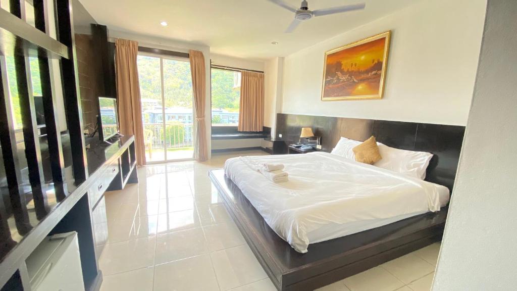 Postel nebo postele na pokoji v ubytování SM Patong Resort
