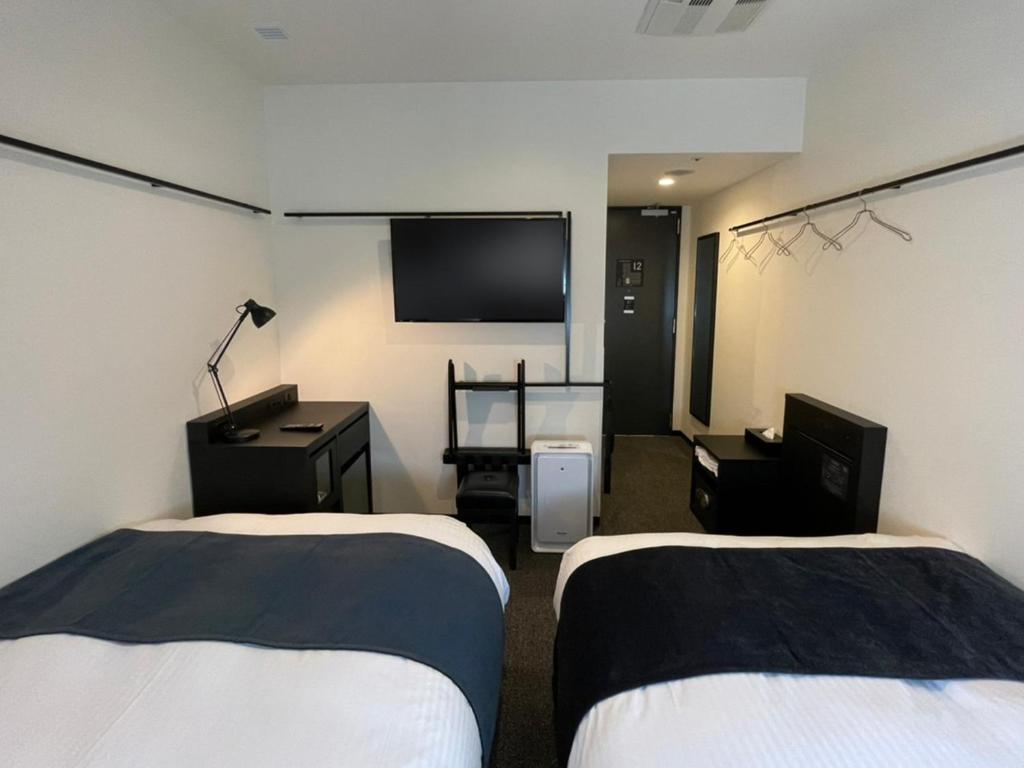 Postel nebo postele na pokoji v ubytování HOTEL SUI KANDA by ABEST