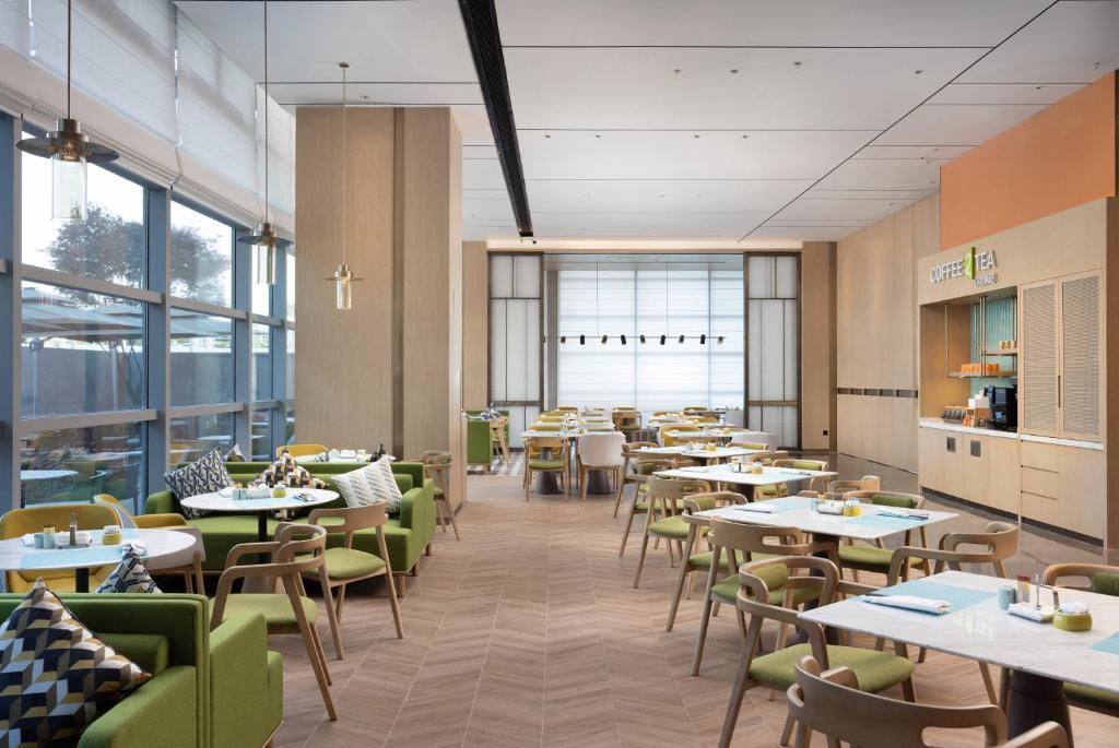Restaurace v ubytování Home2 Suites by Hilton Guiyang Airport