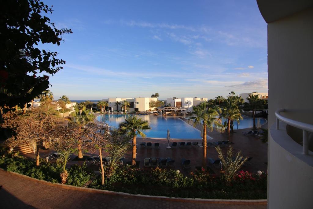 Bazén v ubytování Sharm Reef Hotel nebo v jeho okolí