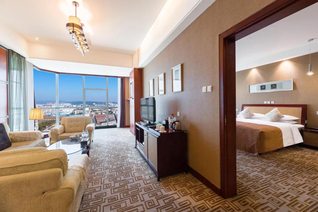 Postel nebo postele na pokoji v ubytování Empark Grand Hotel Kunming