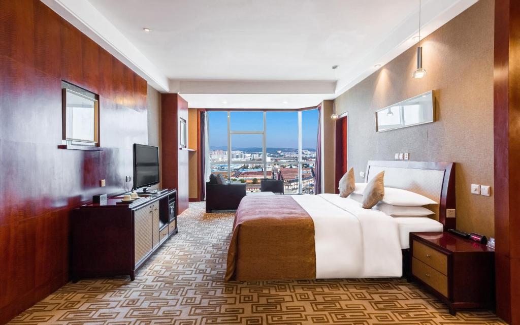 Postel nebo postele na pokoji v ubytování Empark Grand Hotel Kunming