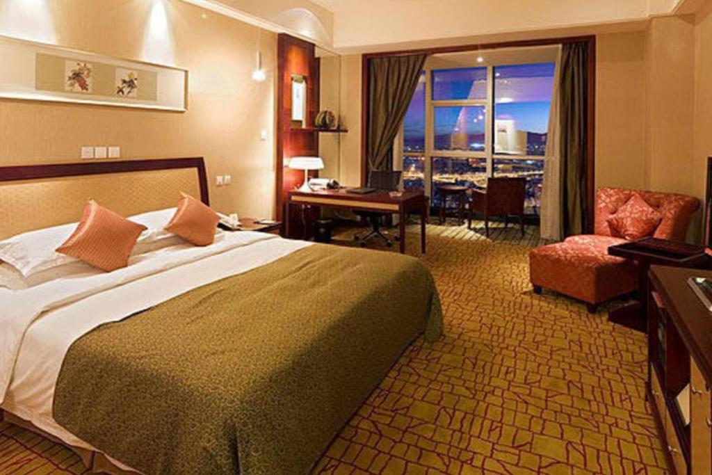 Postel nebo postele na pokoji v ubytování Empark Grand Hotel Kunming