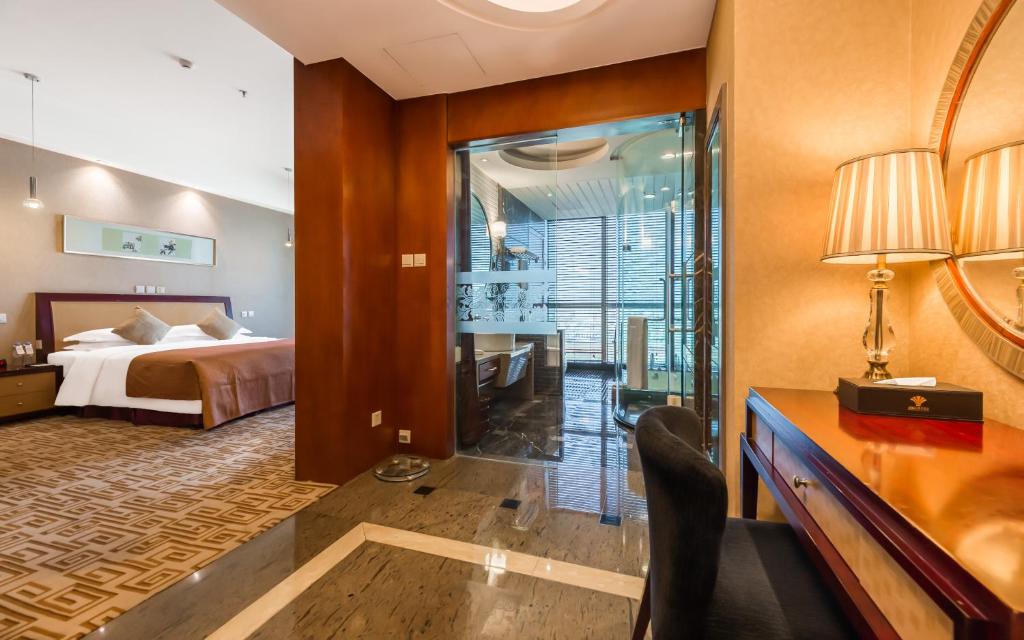 Postel nebo postele na pokoji v ubytování Empark Grand Hotel Kunming