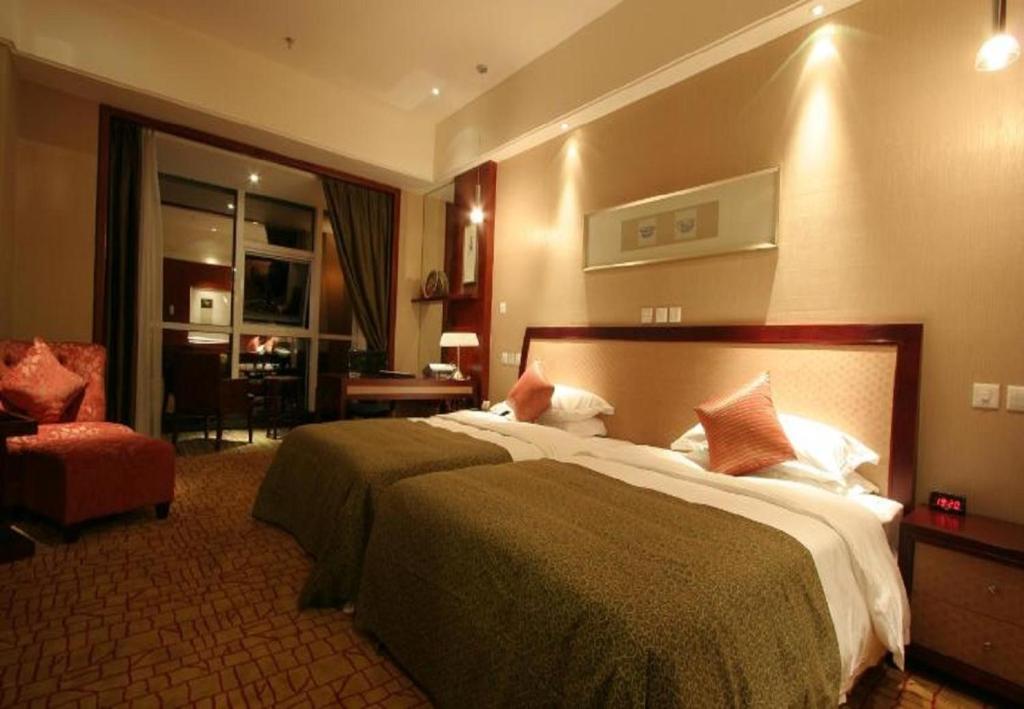 Postel nebo postele na pokoji v ubytování Empark Grand Hotel Kunming