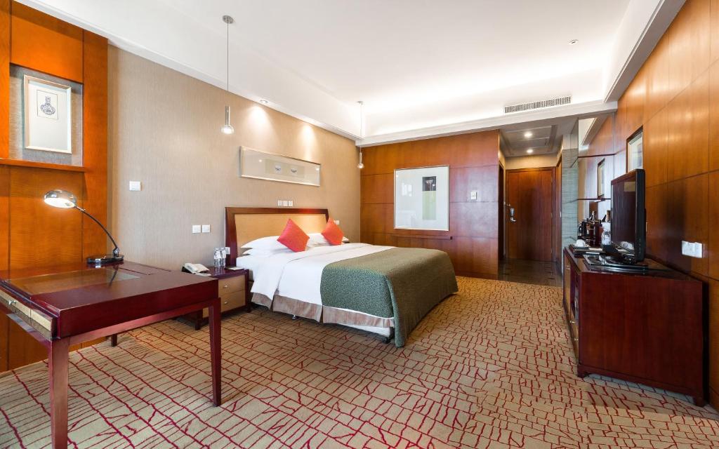 Postel nebo postele na pokoji v ubytování Empark Grand Hotel Kunming