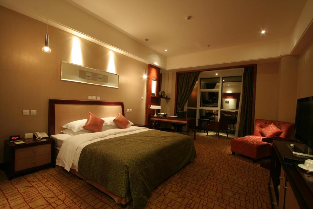 Postel nebo postele na pokoji v ubytování Empark Grand Hotel Kunming